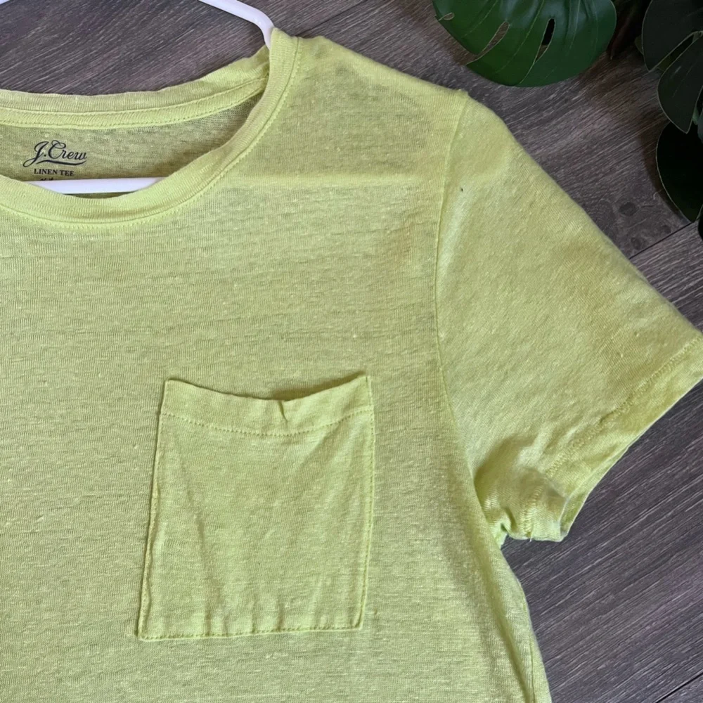 J. Crew Knit Goods Linen Crewneck Pocket T-shirt in Chartreuse. Size M